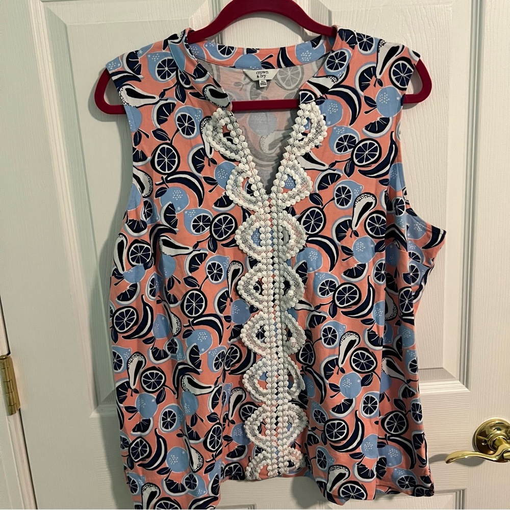 Crown & Ivy Top